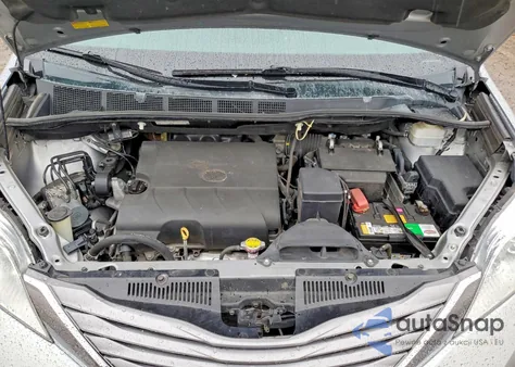 2015 Toyota Sienna Xle z USA, uszkodzony, nr VIN 5TDYK3DC9FS571348